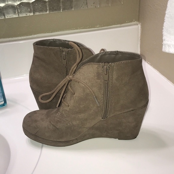 Shoes - Picture 3 of 3